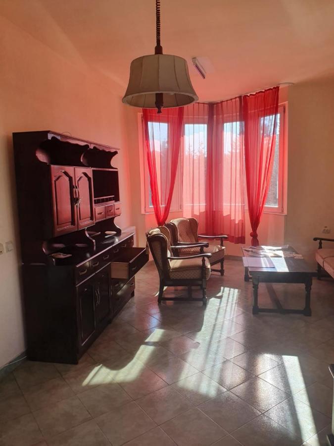 Relax Haus Hotell Hunedoara Eksteriør bilde