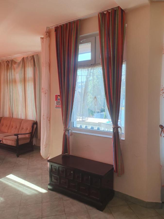 Relax Haus Hotell Hunedoara Eksteriør bilde