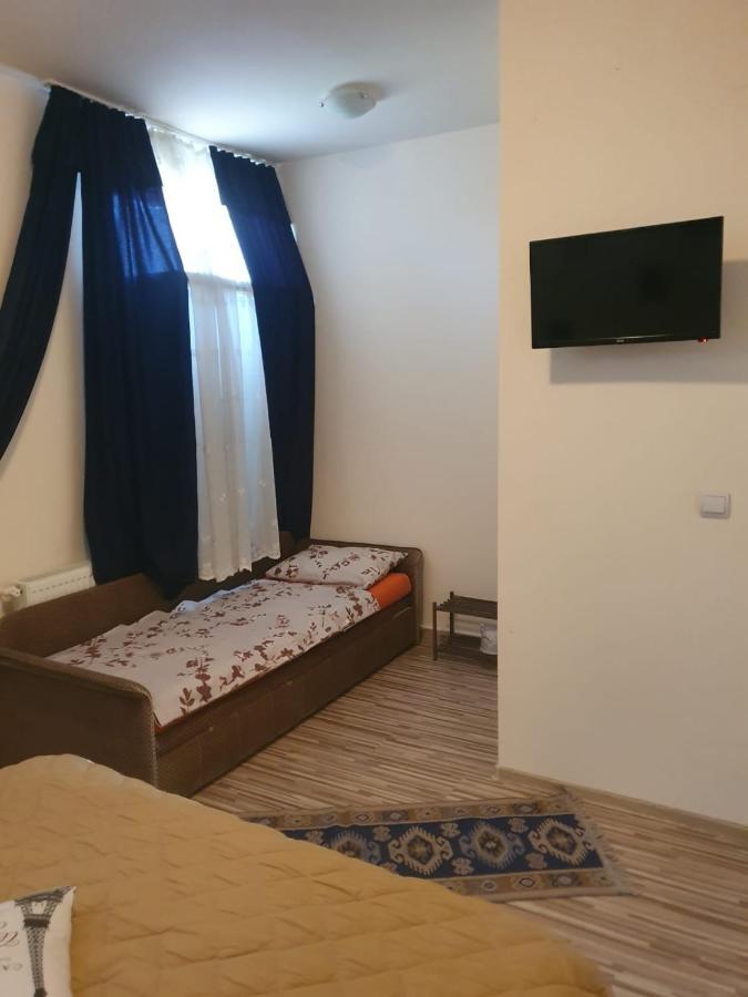 Relax Haus Hotell Hunedoara Eksteriør bilde